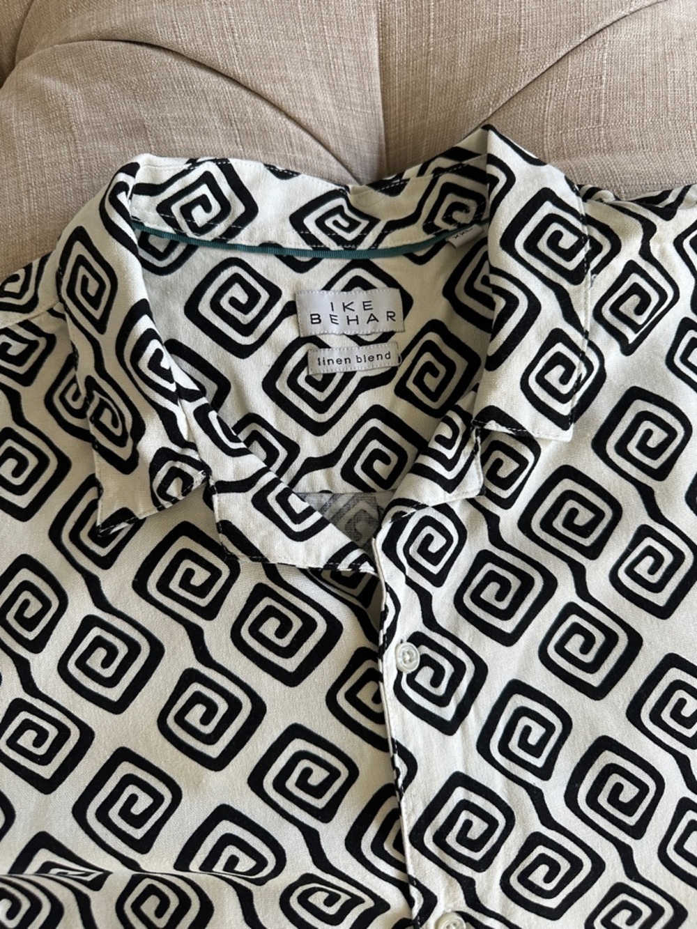 Ike Behar Black and White Short-Sleeve Geometric Button-Down Shirt - Picture 2 of 9
